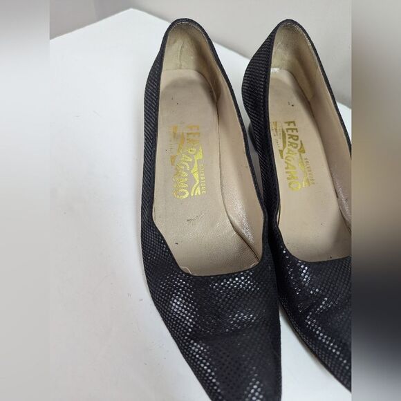 Salvatore Ferragamo Black Leather Low Heel Pumps – Textured Dot Pattern – Sz 7aa - Picture 3 of 9